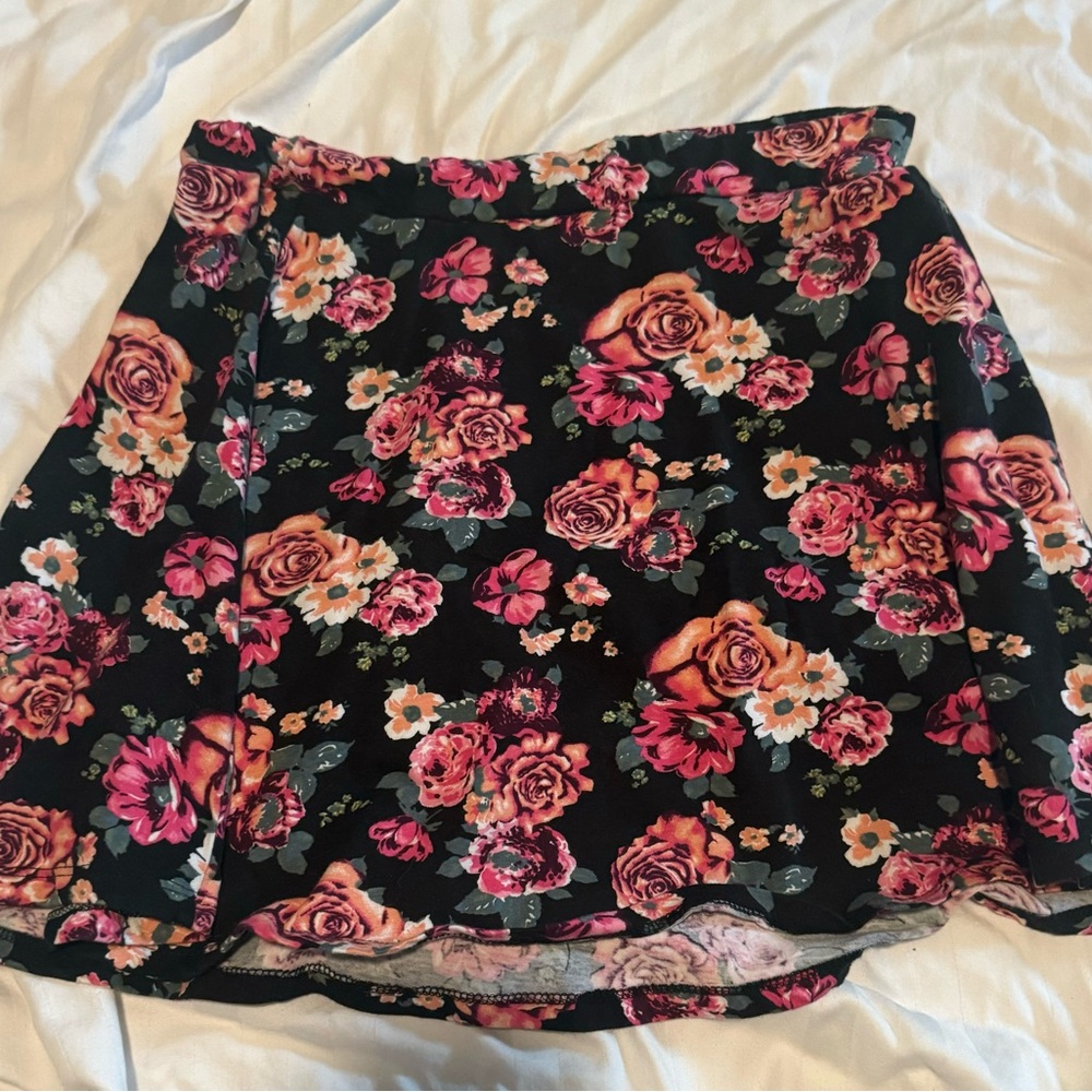 Flowy skirt Charlotte Russe brand size large slightly worn